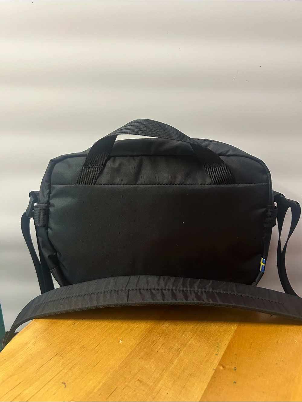 Kånken Black High Coast Crossbody Bag Unisex - Picture 5 of 5